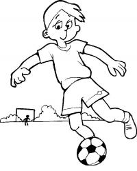 Футболист с мячом на поле Распечатать раскраски для мальчиков