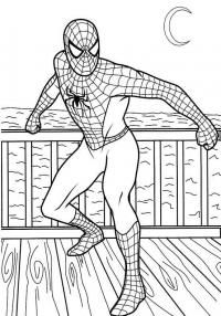 Человек паук на балконе Распечатать раскраски для мальчиков
