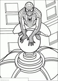 Человек паук сидит на корнизе Распечатать раскраски для мальчиков